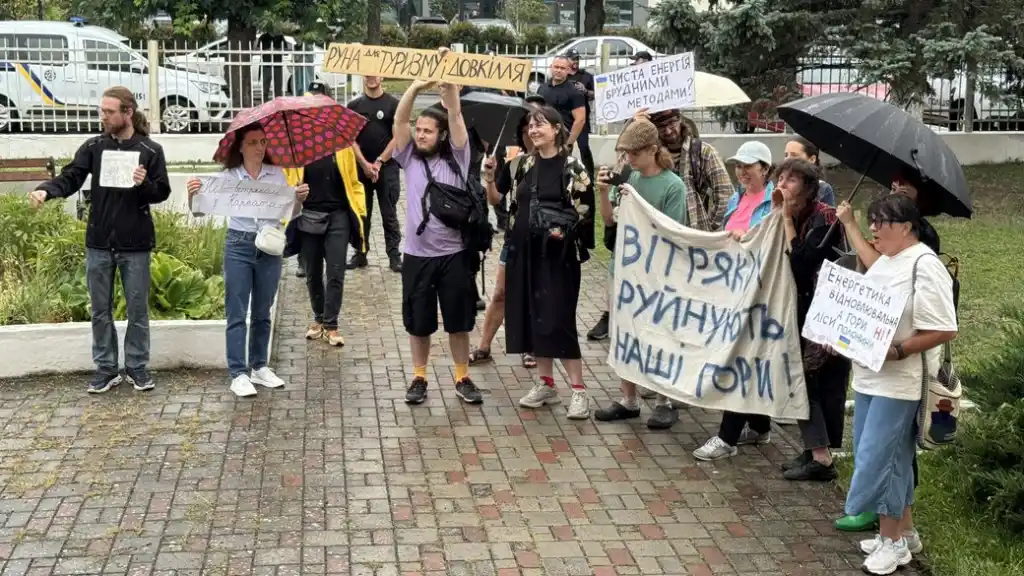 Суд на Закарпатті дозволив будівництво вітряків на полонині Руна: рішення викликало резонанс