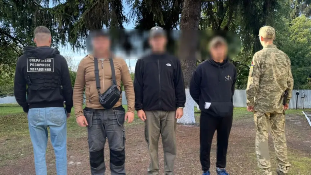 На Закарпатті троє чоловіків намагалися перейти кордон під виглядом грибників