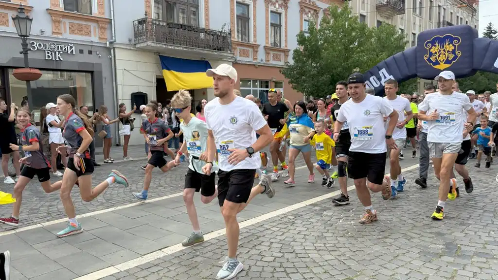 В Ужгороді провели забіг на честь Героїв України: понад тисяча учасників
