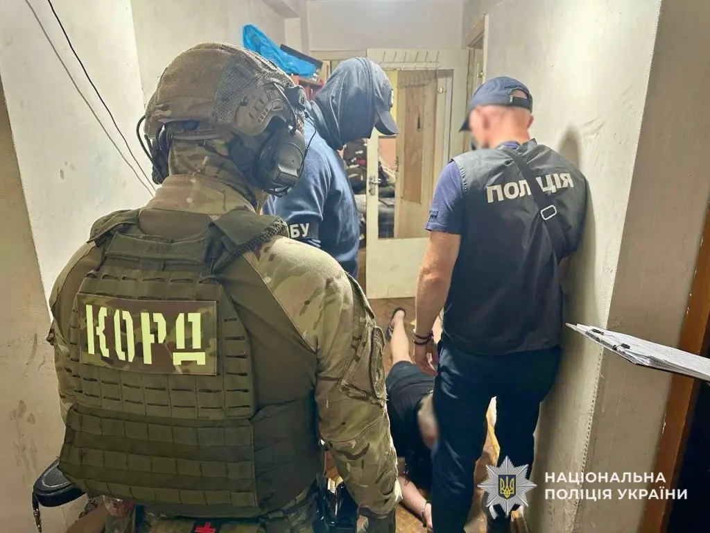 Закарпатські правоохоронці ліквідували масштабну мережу збуту наркотиків із щомісячним прибутком понад пів мільйона гривень