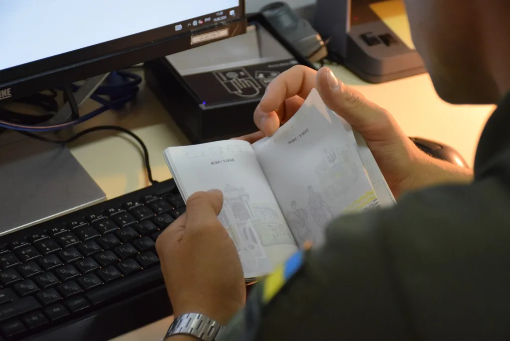 На кордоні затримали закарпатку, яку розшукували за підозрою у великій крадіжці