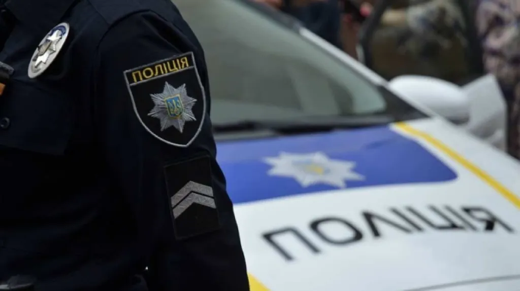 На Закарпатті чоловік увірвався до будинку пенсіонерки та погрожував їй ножем