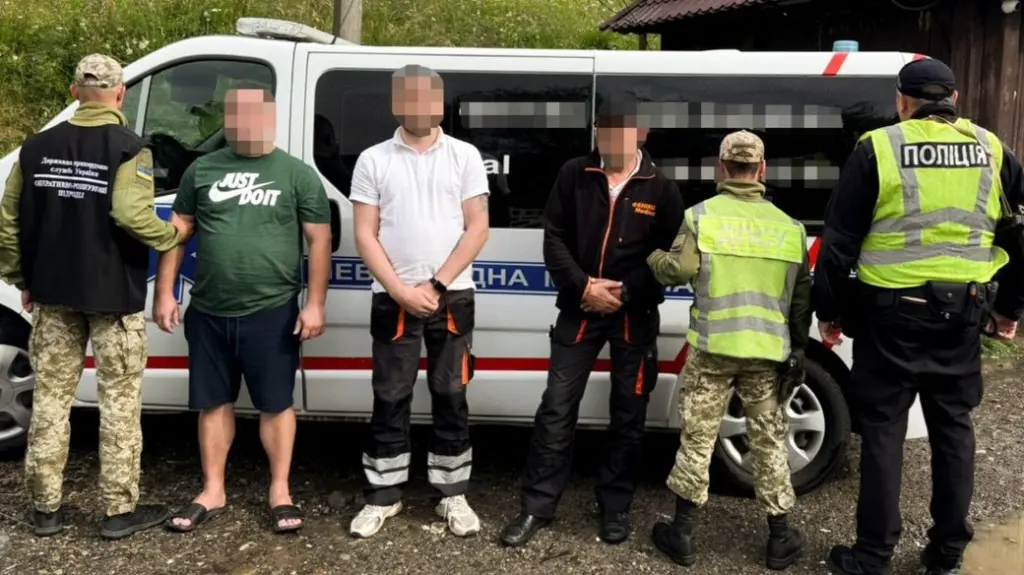 На Закарпатті судитимуть чоловіків, які намагалися вивезти військовозобов’язаного через кордон у «швидкій»