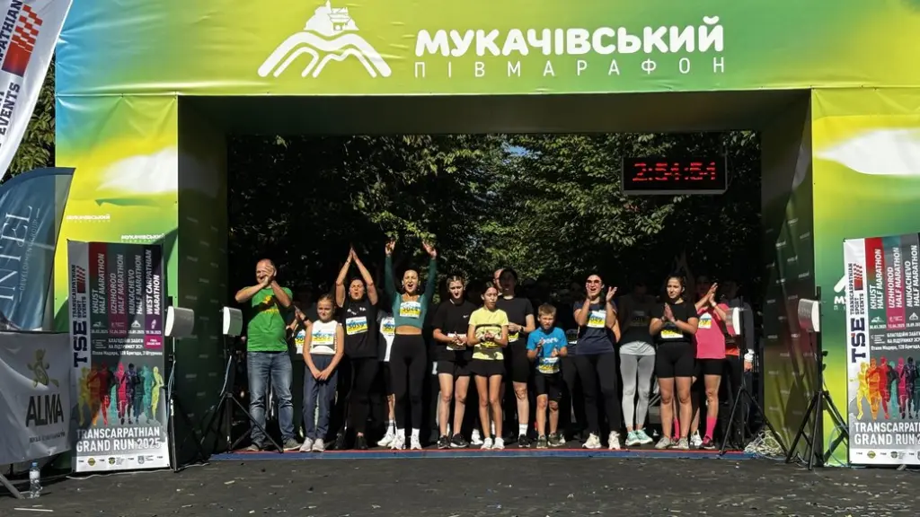 Мукачівський півмарафон зібрав кошти на п’ять мікроавтобусів для 3 штурмової бригади
