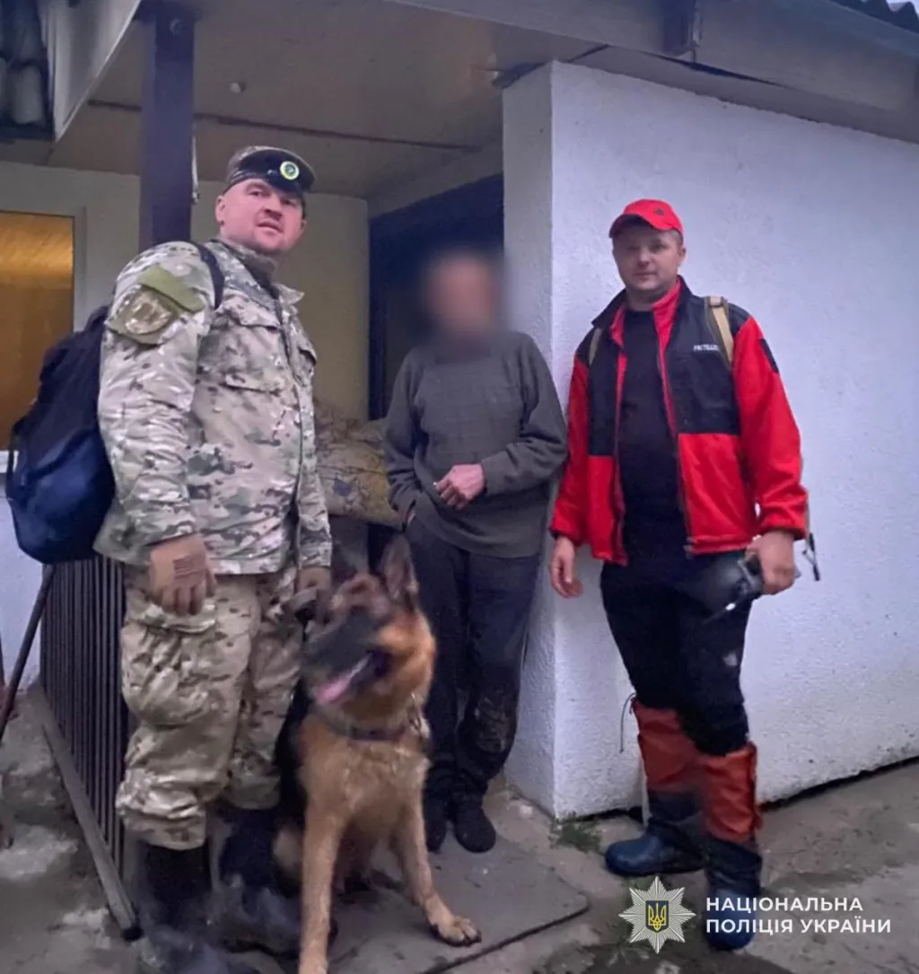 На Рахівщині всю ніч шукали грибника: пенсіонера знайшли завдяки службовому псу