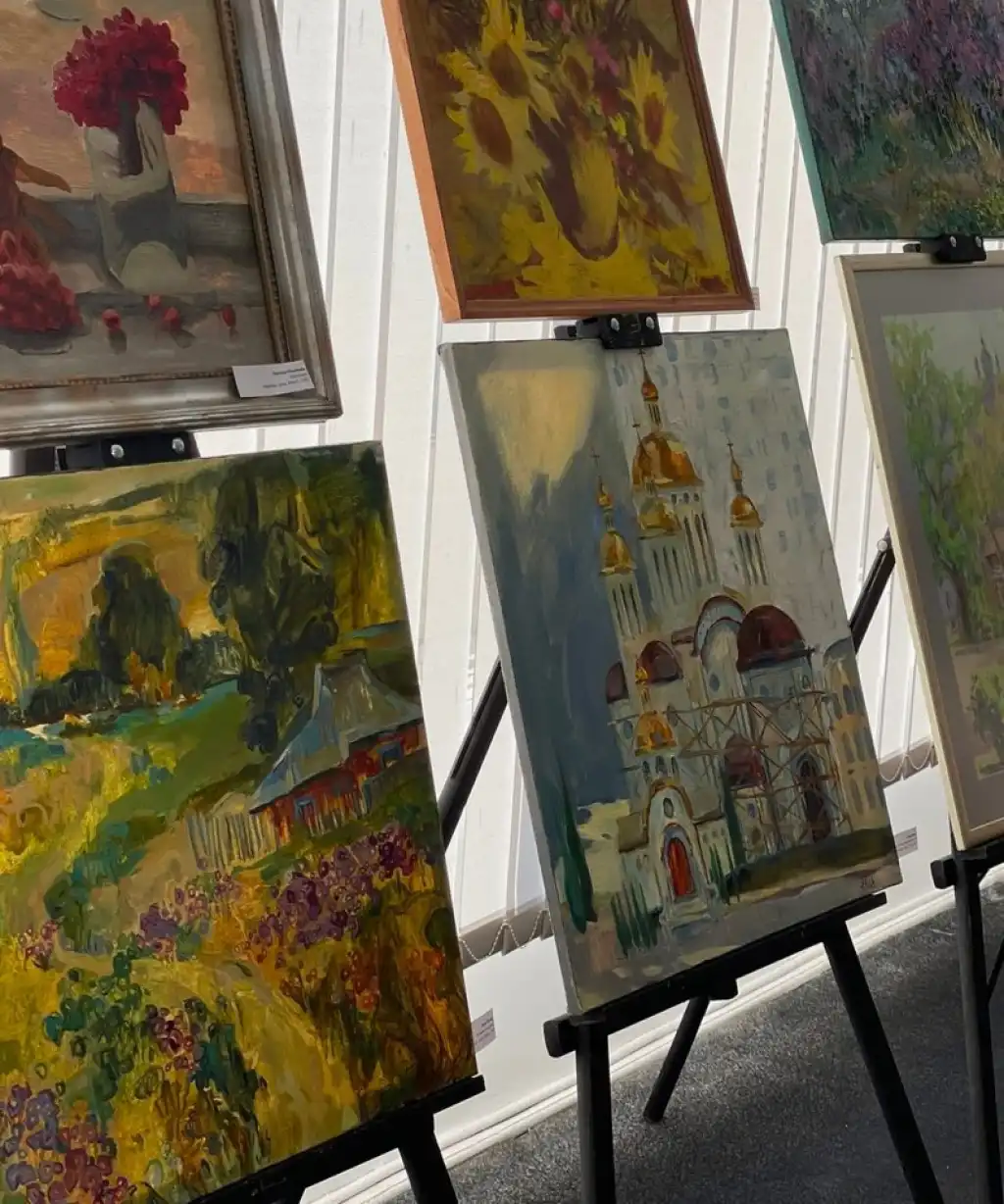 У Мукачеві відкрили виставку “Люблю тебе, моя країно” за участю 50 українських митців