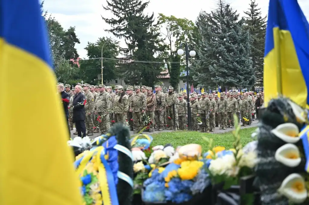 В Ужгороді вшанували загиблих воїнів у День захисників і захисниць