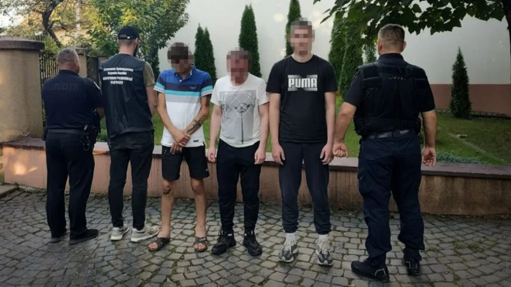 На Закарпатті під варту взяли чоловіка, який за 18 тисяч доларів планував переправити двох ухилянтів