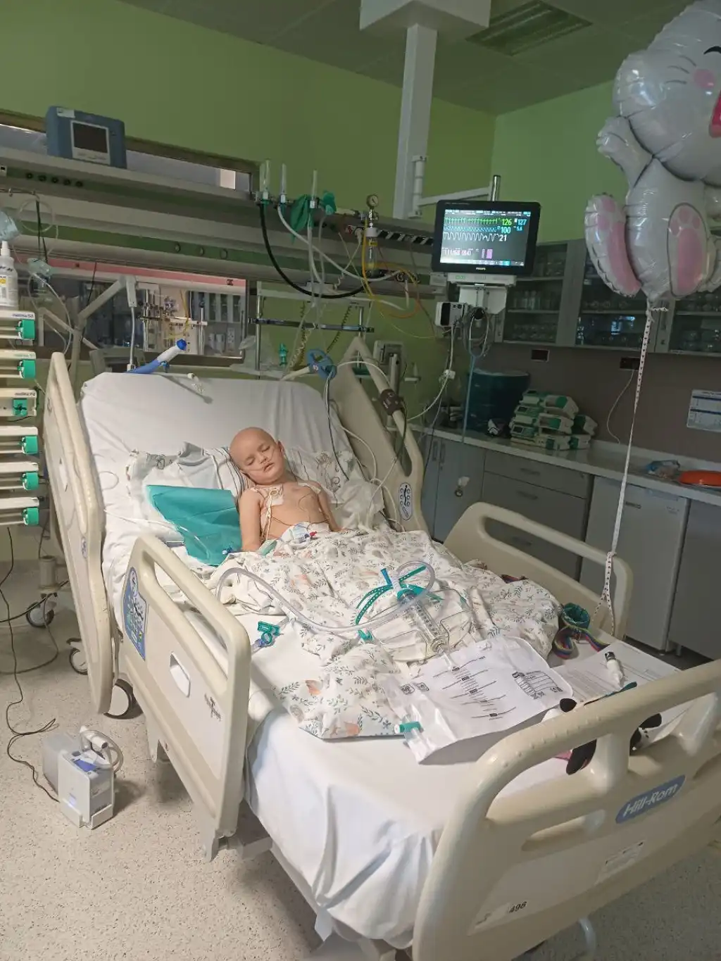 В Ужгороді зібрали гроші на лікування 4-річної Емілії: дівчинці видалили пухлину в Кракові