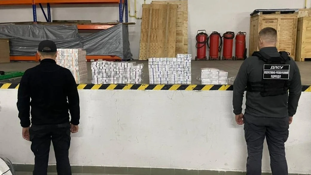 На Закарпатті жінку затримали з чотирма ящиками контрабандних цигарок