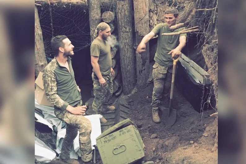 «Коли зір повертається вдруге, дивишся на світ інакше»: історія бійця «Ахіллеса» Михайла Філоненка, який пережив важке поранення і написав понад 20 книжок