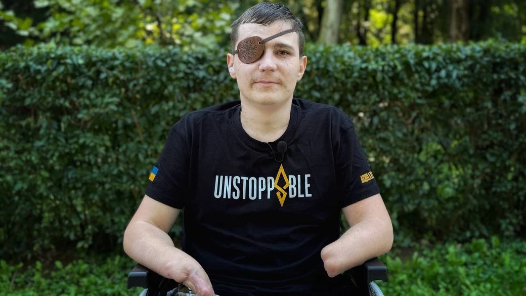 «Коли зір повертається вдруге, дивишся на світ інакше»: історія бійця «Ахіллеса» Михайла Філоненка, який пережив важке поранення і написав понад 20 книжок