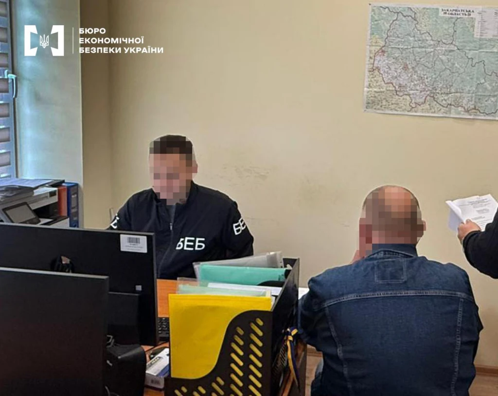 Керівника закарпатського підприємства судитимуть за спробу контрабанди деревини
