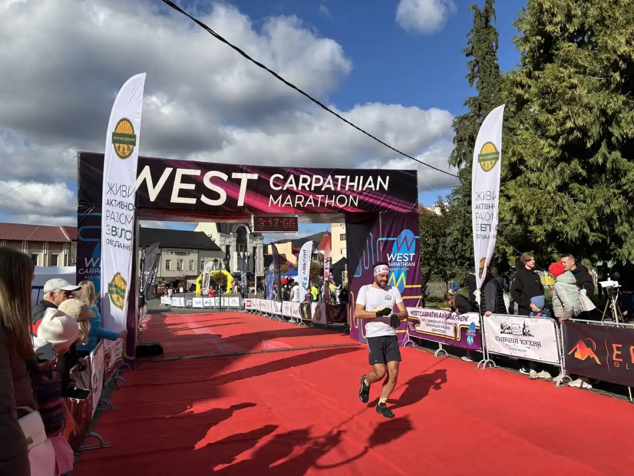 У Хусті відбувся благодійний West Carpathian Marathon: спортсмени зібрали 3 мільйони гривень для ЗСУ