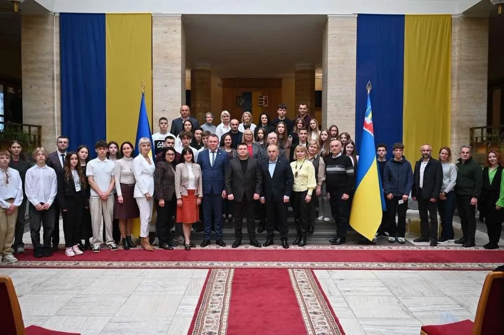 На Закарпатті розпочався пілотний проєкт «Шкільний омбудсман»: старшокласники стали захисниками прав учнів