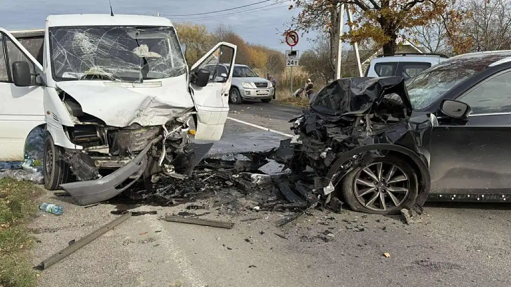 На Закарпатті сталася ДТП: п’ятеро постраждалих, серед них 9-річна дитина