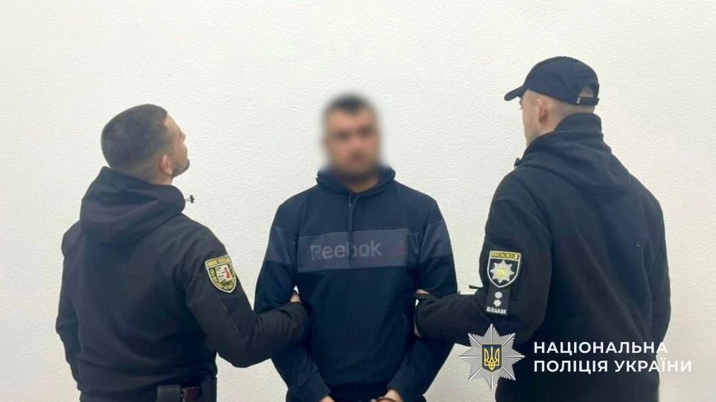 На Закарпатті чоловік напав на 71-річну жінку, бив її палицею та стільцем: підозрюваного затримали