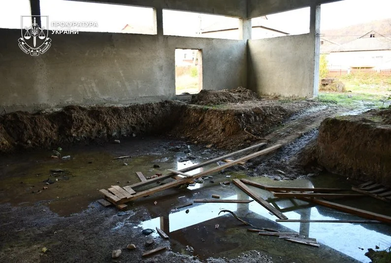 На Закарпатті посадовця та трьох підприємців підозрюють у привласненні понад 6 мільйонів гривень під час будівництва спорткомплексу На Закарпатті посадовця та трьох підприємців підозрюють у привласненні понад 6 мільйонів гривень під час будівництва спорткомплексу