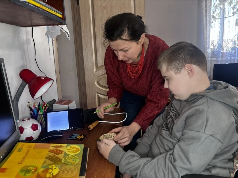 Історія боротьби та підтримки: як на Закарпатті живе 12-річний Денис із міодистрофією Дюшена Історія боротьби та підтримки: як на Закарпатті живе 12-річний Денис із міодистрофією Дюшена