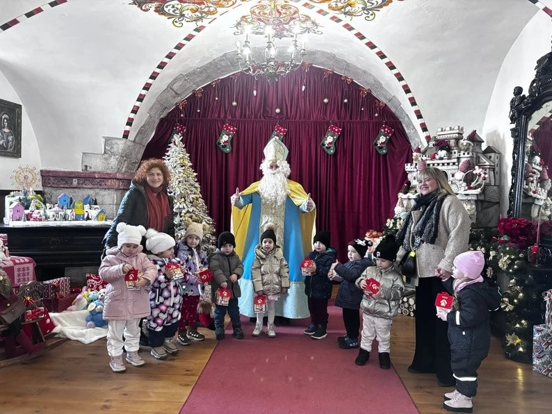 У замку “Паланок” відкрилася нова резиденція Святого Миколая: казка, до якої може долучитися кожен