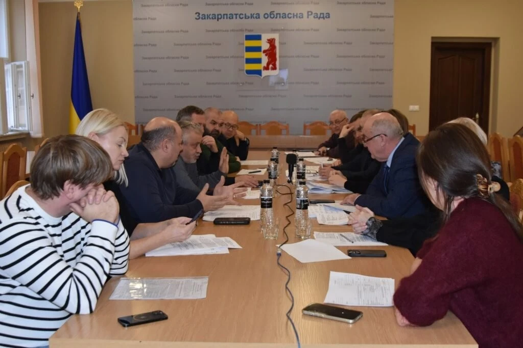 У Закарпатській облраді обговорили нові рішення для підтримки родин загиблих та розвиток соціальних й медичних установ