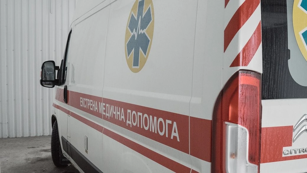 Поріз повіки під час гри: на Закарпатті 13-річний хлопець потрапив до лікарні після небезпечної забави