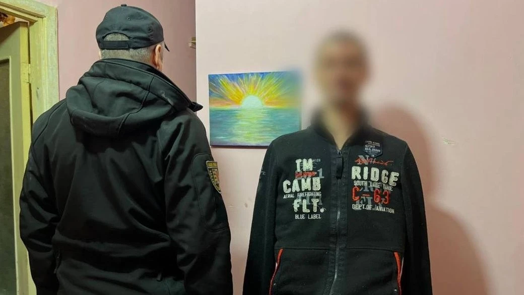 Нічна стрілянина в Мукачеві: поліція затримала чоловіка, який забарикадувався у квартирі Нічна стрілянина в Мукачеві: поліція затримала чоловіка, який забарикадувався у квартирі