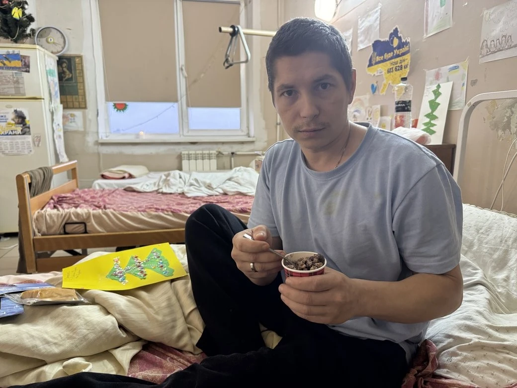 В Ужгородській лікарні військових привітали кутею та святковим теплом