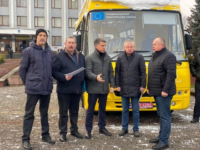 Комфортний шлях до знань: школа Нересницької громади отримала новий автобус