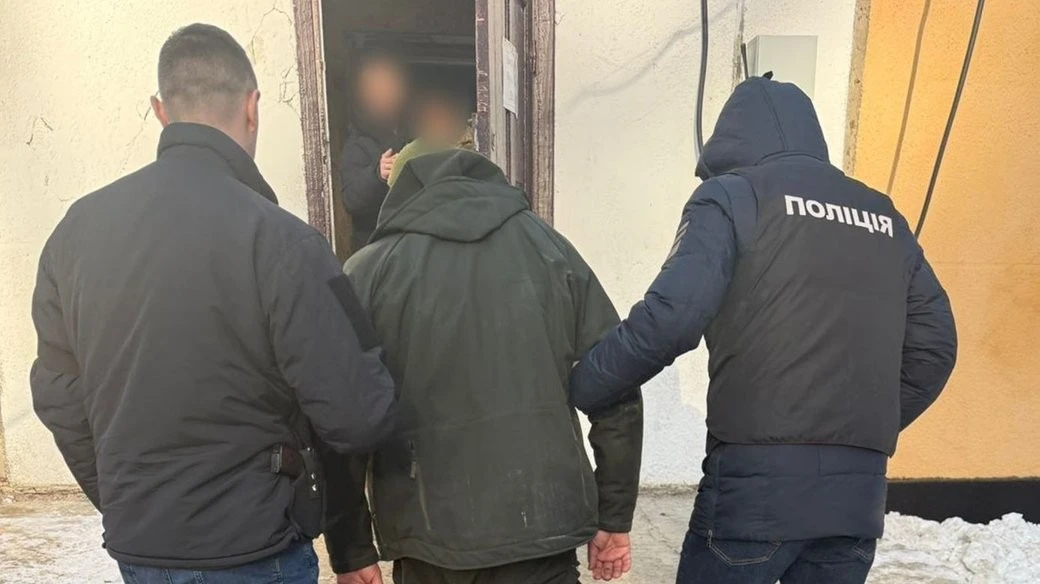 Закарпатець вимагав $4 тисячі за “переведення до тилу” — його затримали у Львівській області