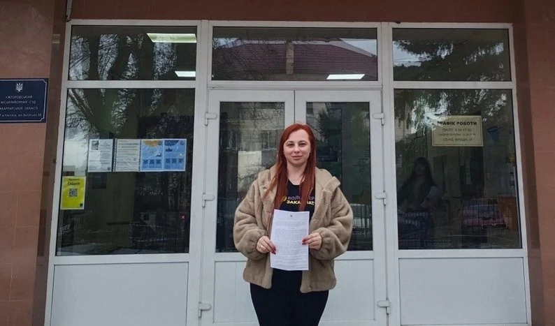 Суд в Ужгороді зобов’язав ДБР визнати потерпілими волонтерку Рейпаші та її чоловіка військового