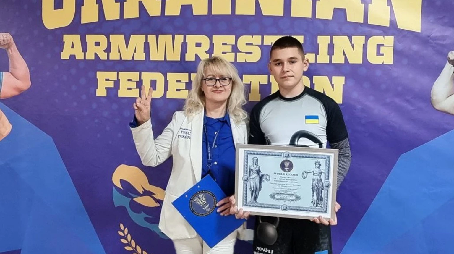 Малий богатир із Закарпаття: 12-річний Василь Маєвський встановив третій світовий рекорд