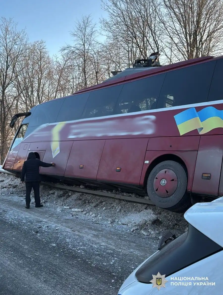 Міжнародний автобус потрапив у ДТП на трасі Київ-Чоп: кілька пасажирів госпіталізовані