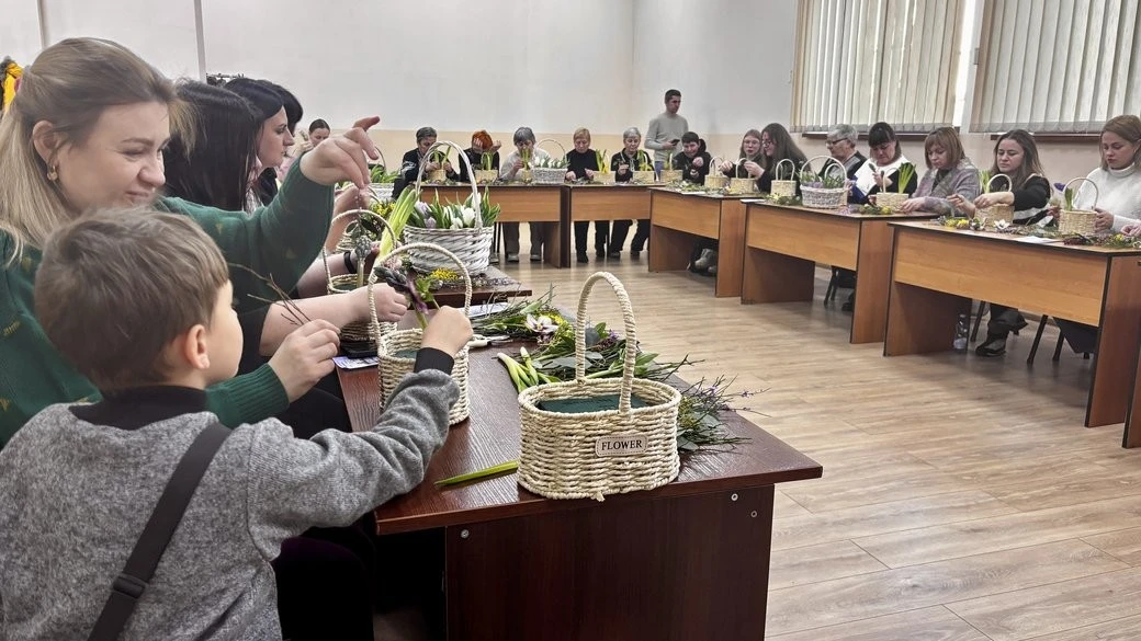 Квіти як простір для зцілення: у Мукачеві відбулася квітотерапія для родин військових