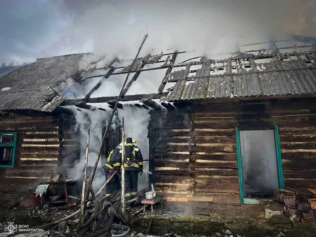 Трагедія на Закарпатті: у Чорноголові під час пожежі загинув чоловік