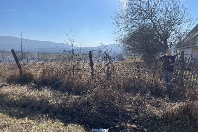 На Тячівщині пенсіонерку оштрафували через підпал сухої трави біля житлових будинків