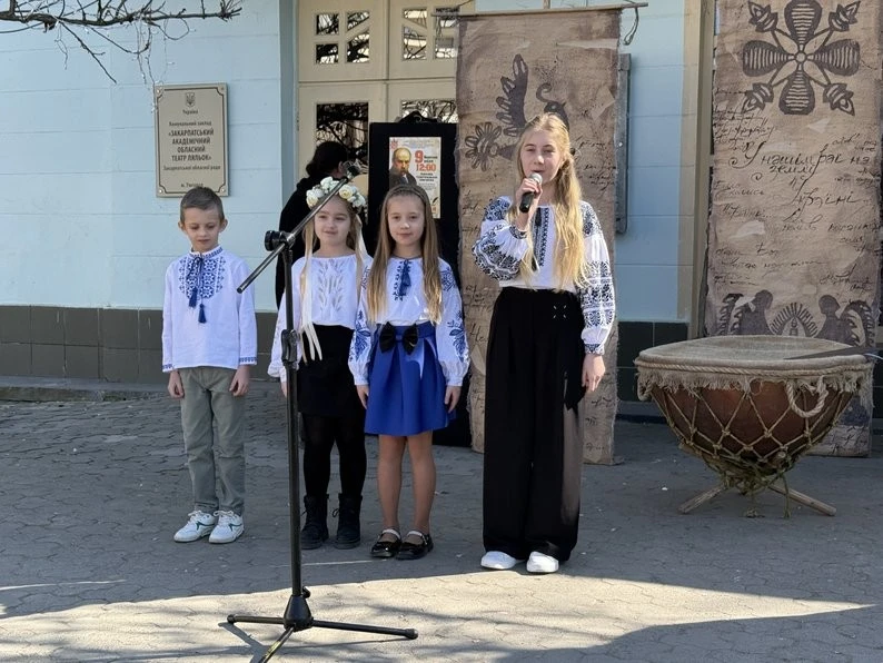 Поезія просто неба: в Ужгороді відбувся марафон читань творів Шевченка