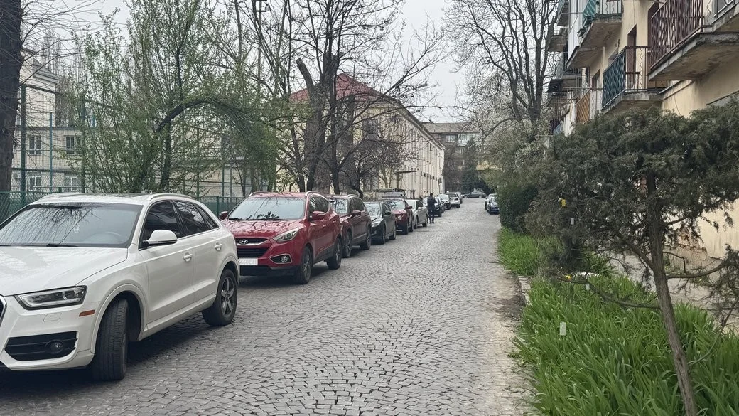 Паркувальний колапс в Ужгороді: місто готує нові платні зони та виписує мільйонні штрафи