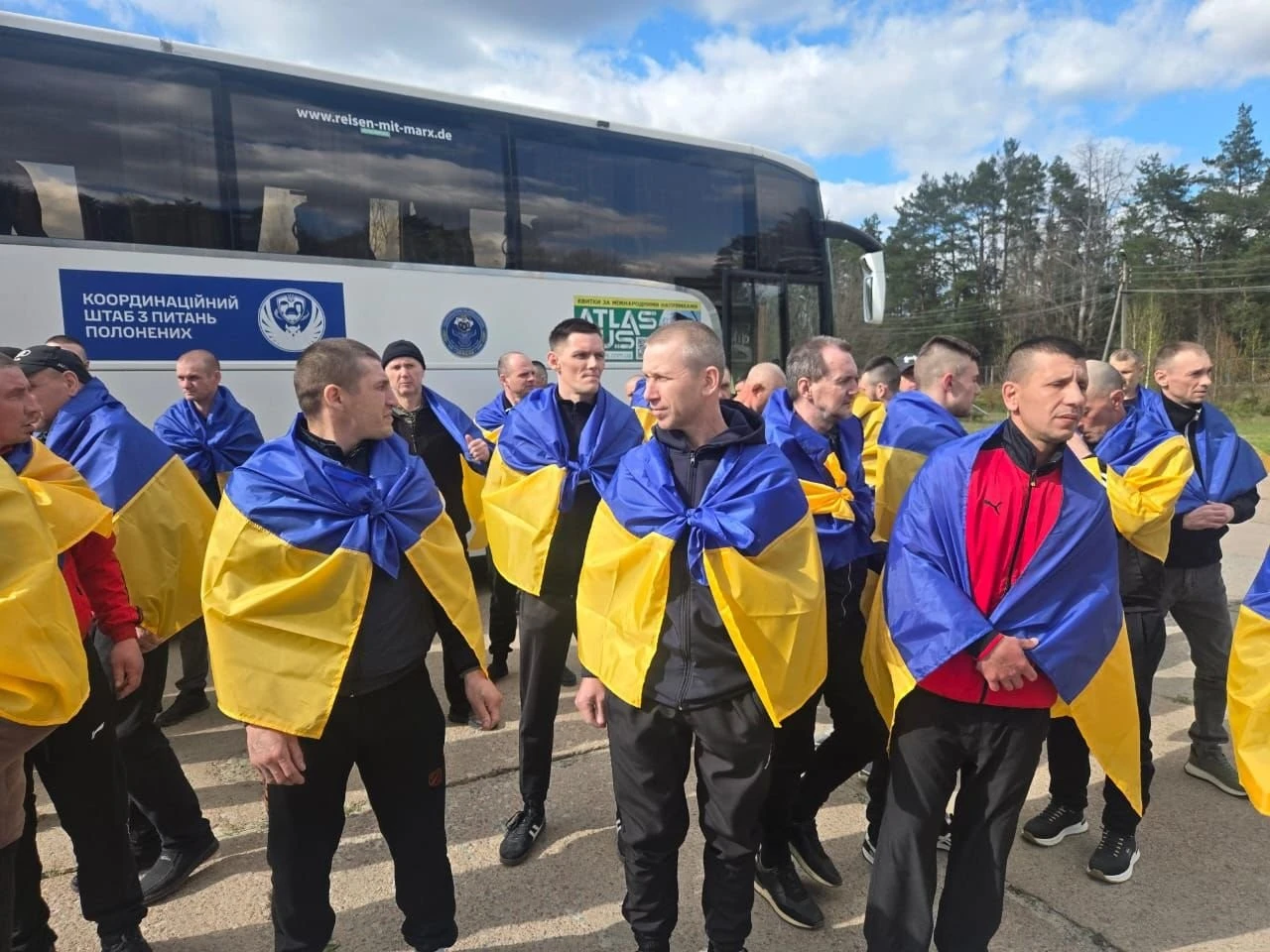 З полону повертаються українські військові: додому їдуть 193 захисники