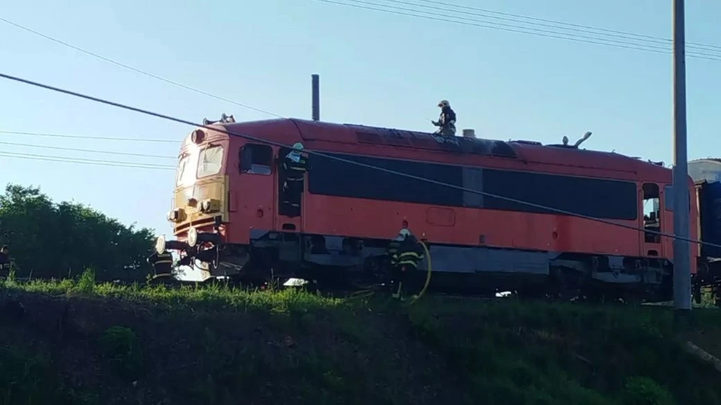Залізнична НП на Закарпатті: у пасажирському потязі спалахнув моторний відсік локомотива