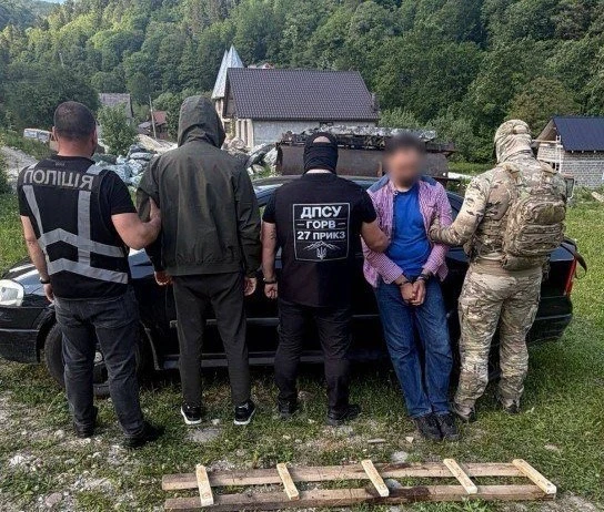Майже встигли: на закарпатському кордоні затримали організатора втечі за кордон