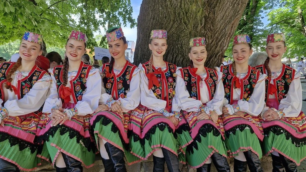 Культурне різноманіття в Ужгороді: місто вперше прийняло фольклорне свято “Шовкова косиця”