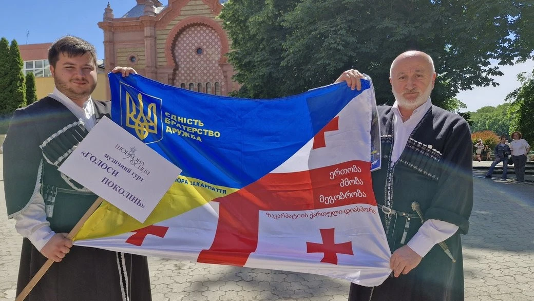 Культурне різноманіття в Ужгороді: місто вперше прийняло фольклорне свято “Шовкова косиця”