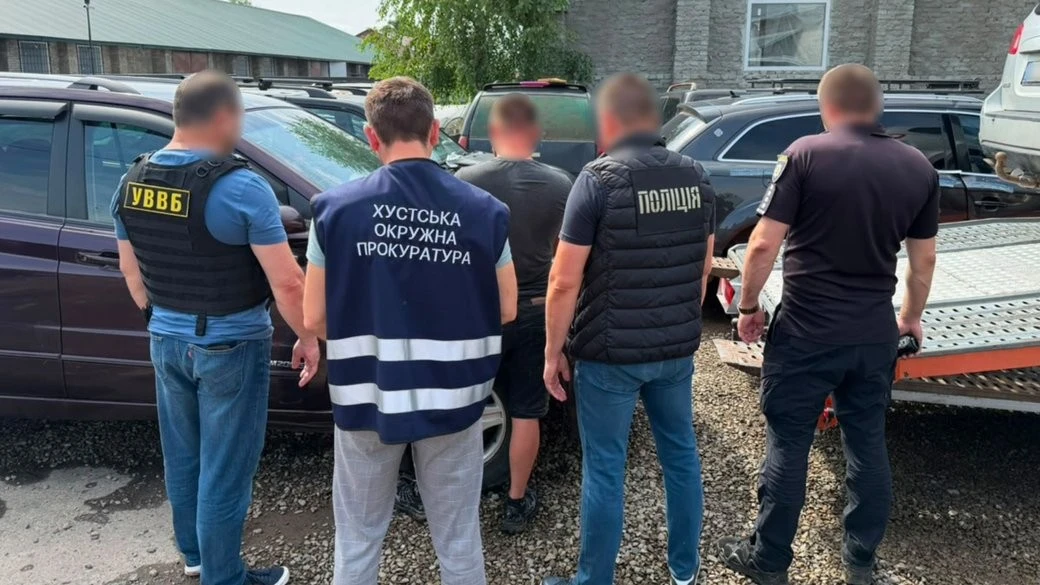 Спроба втечі не вдалася: на Закарпатті викрили схему продажу волонтерських позашляховиків для армії