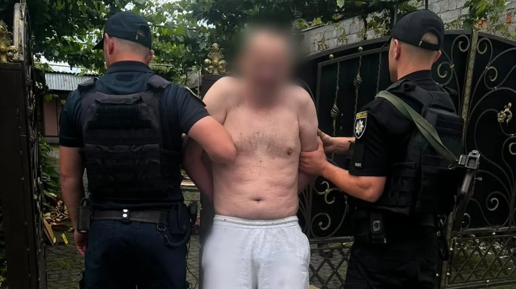 Кривава драма на Мукачівщині: затримано чоловіка, якого підозрюють у подвійному вбивстві та замаху на життя батька