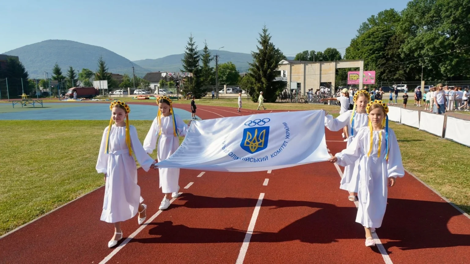 Спорт та благодійність: як у Тячеві збирали кошти для армії та вшановували героїв